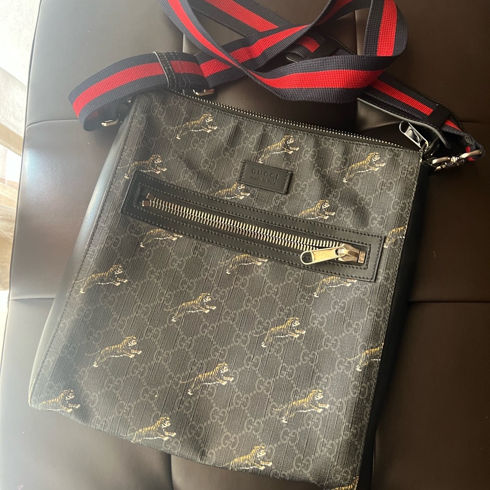 Gucci GG Tiger Canvas Shoulder Bag